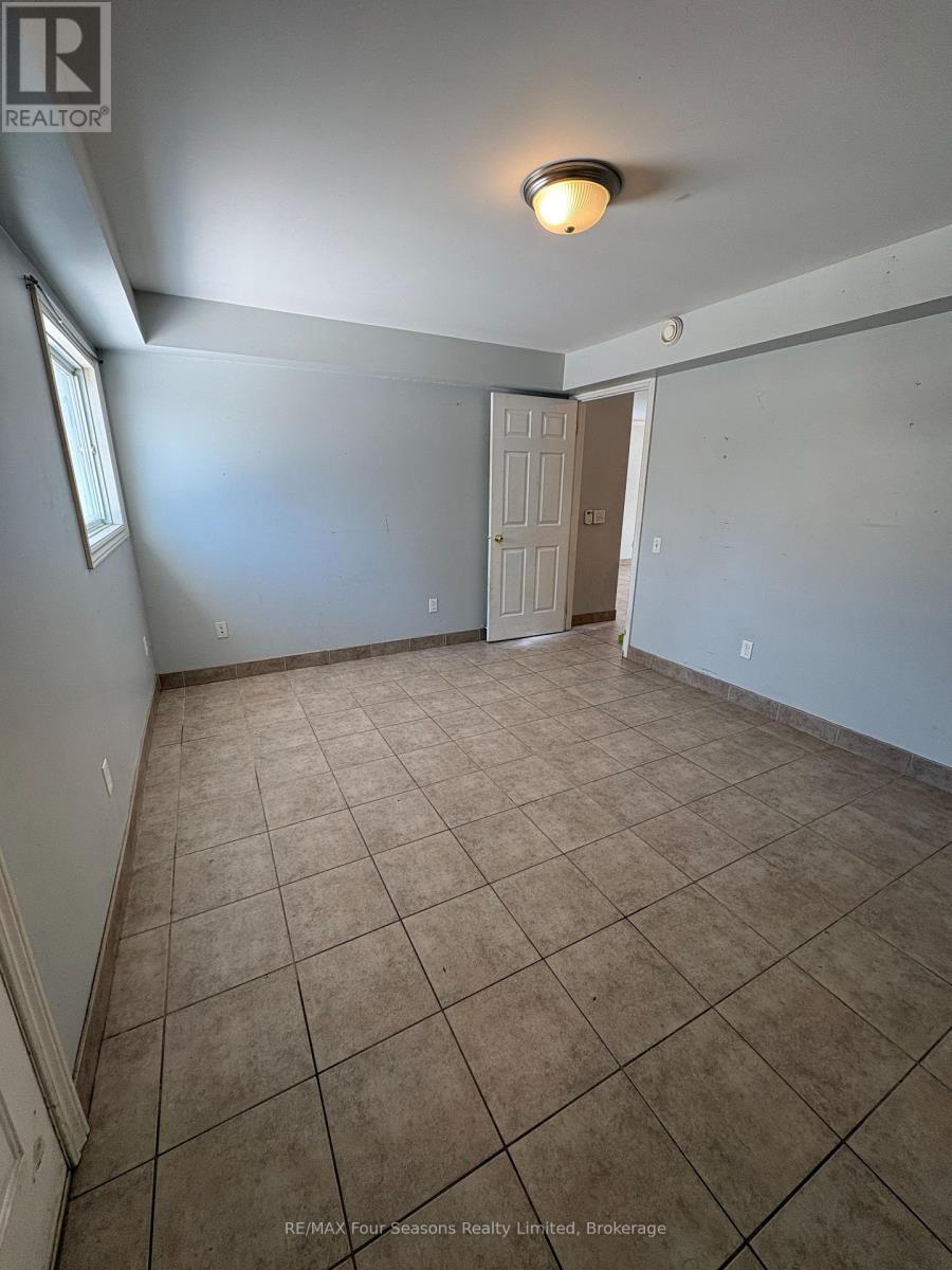 B - 232 Jane Street, Clearview (Stayner), Ontario  L0M 1S0 - Photo 4 - S12735116