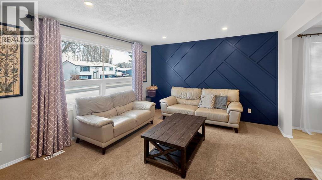 5813 50 Street, Taber, Alberta  T1G 1J6 - Photo 5 - A2281684