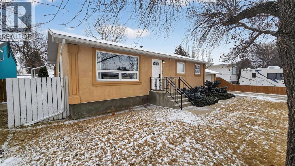 5813 50 Street, Taber, Alberta  T1G 1J6 - Photo 2 - A2281684