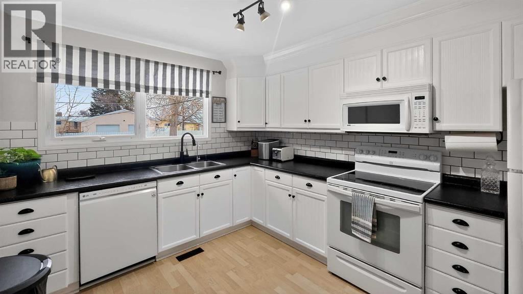 5813 50 Street, Taber, Alberta  T1G 1J6 - Photo 12 - A2281684