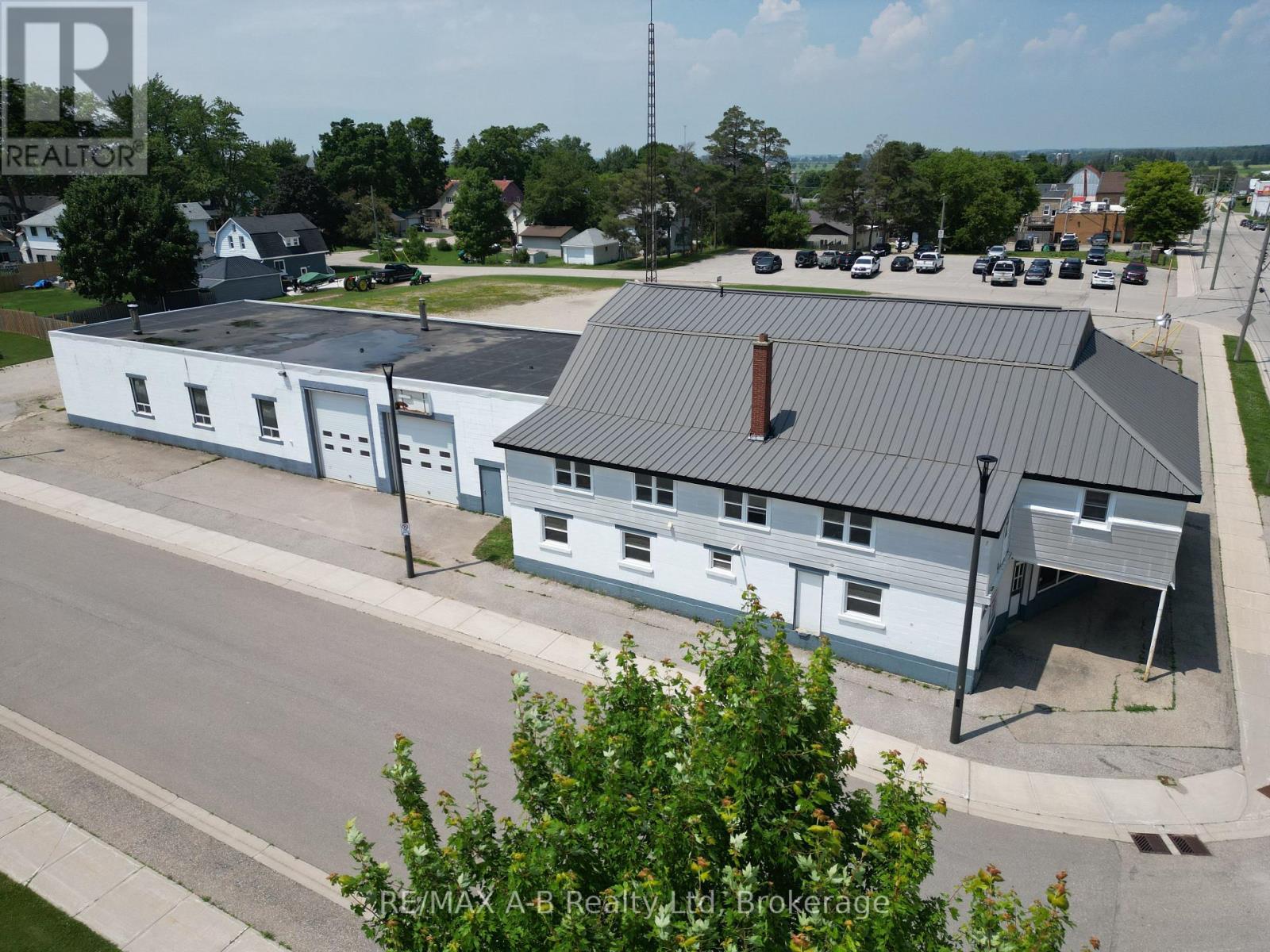 15 MILL STREET E, Perth East, Ontario