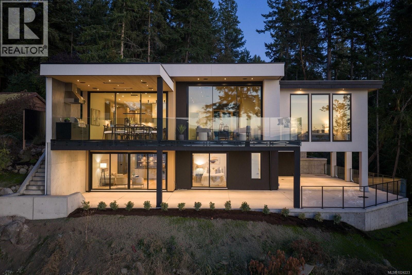 418 Lands End Rd, North Saanich, British Columbia