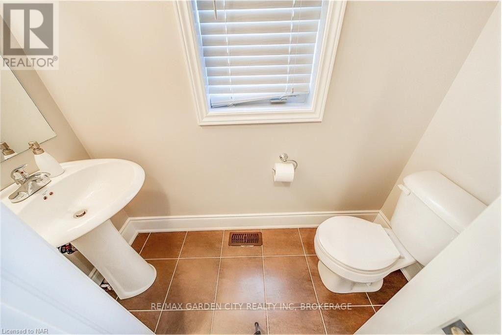 39 Sunset Way, Thorold, Ontario  L2V 0C7 - Photo 6 - X12735004