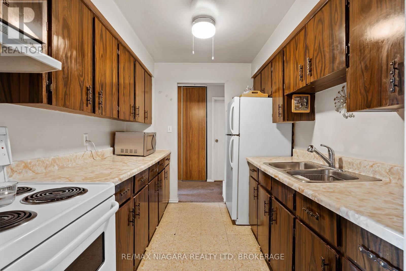 323 - 72 Main Street E, Port Colborne, Ontario  L3K 5Z8 - Photo 12 - X12735034