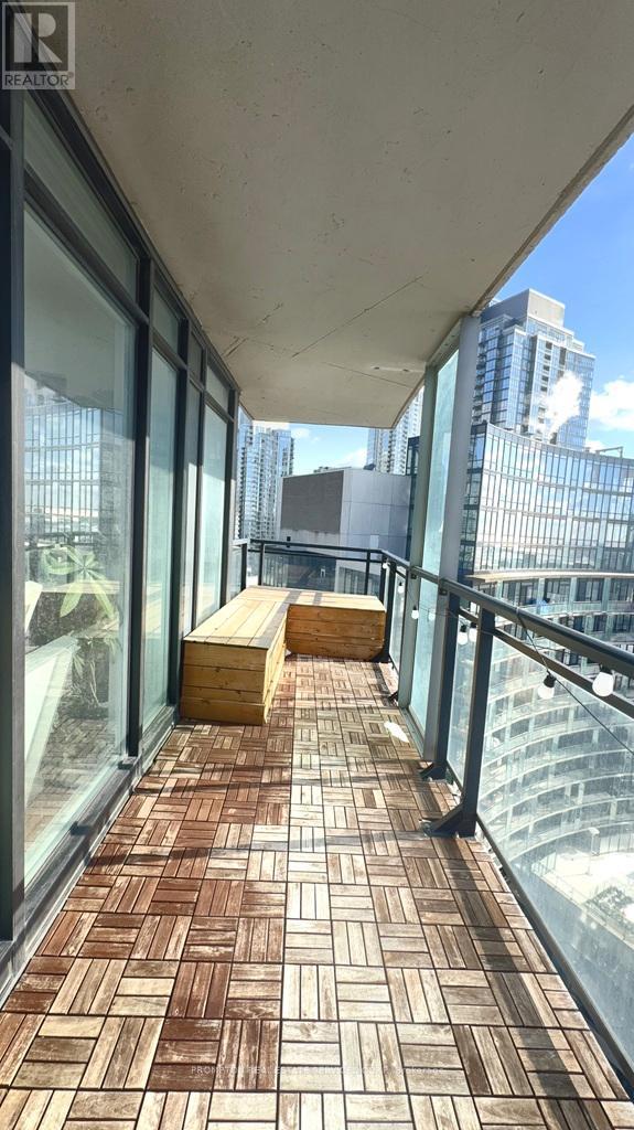 2512 - 25 Capreol Court, Toronto, Ontario  M5V 3Z7 - Photo 7 - C12734956