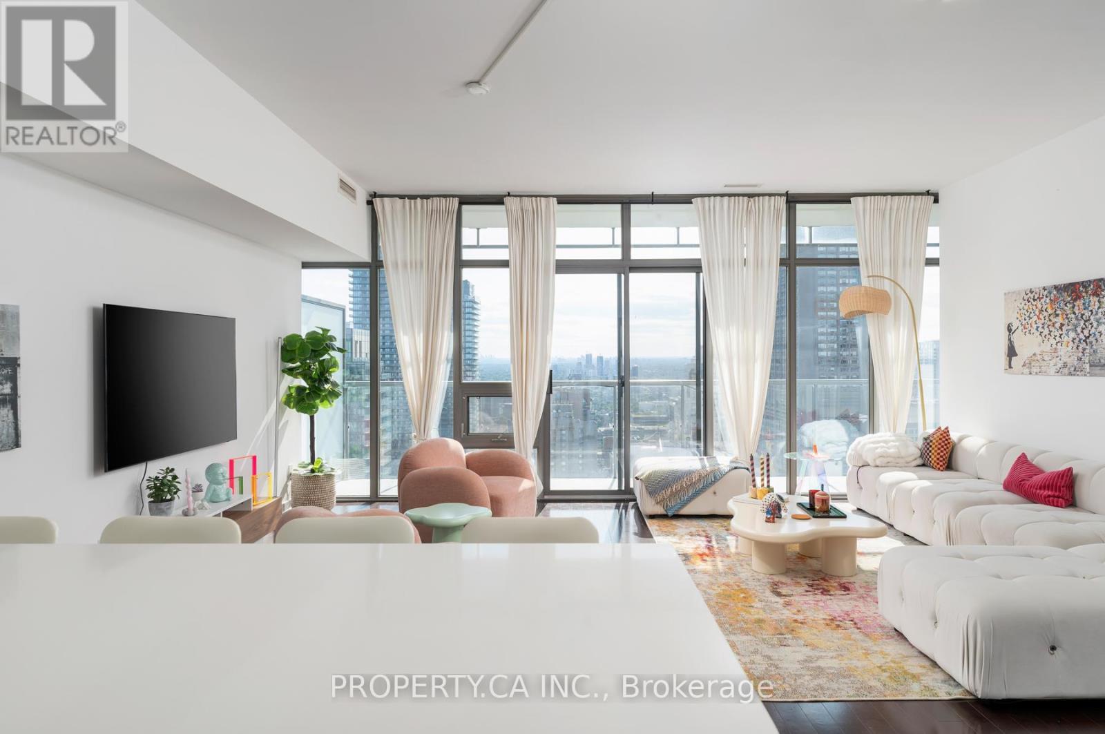 3606 - 33 Charles Street E, Toronto, Ontario  M4Y 0A2 - Photo 2 - C12734964