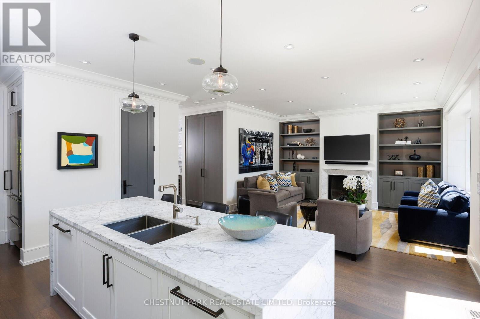 3 Whitney Avenue, Toronto, Ontario  M4W 2A7 - Photo 3 - C12734970