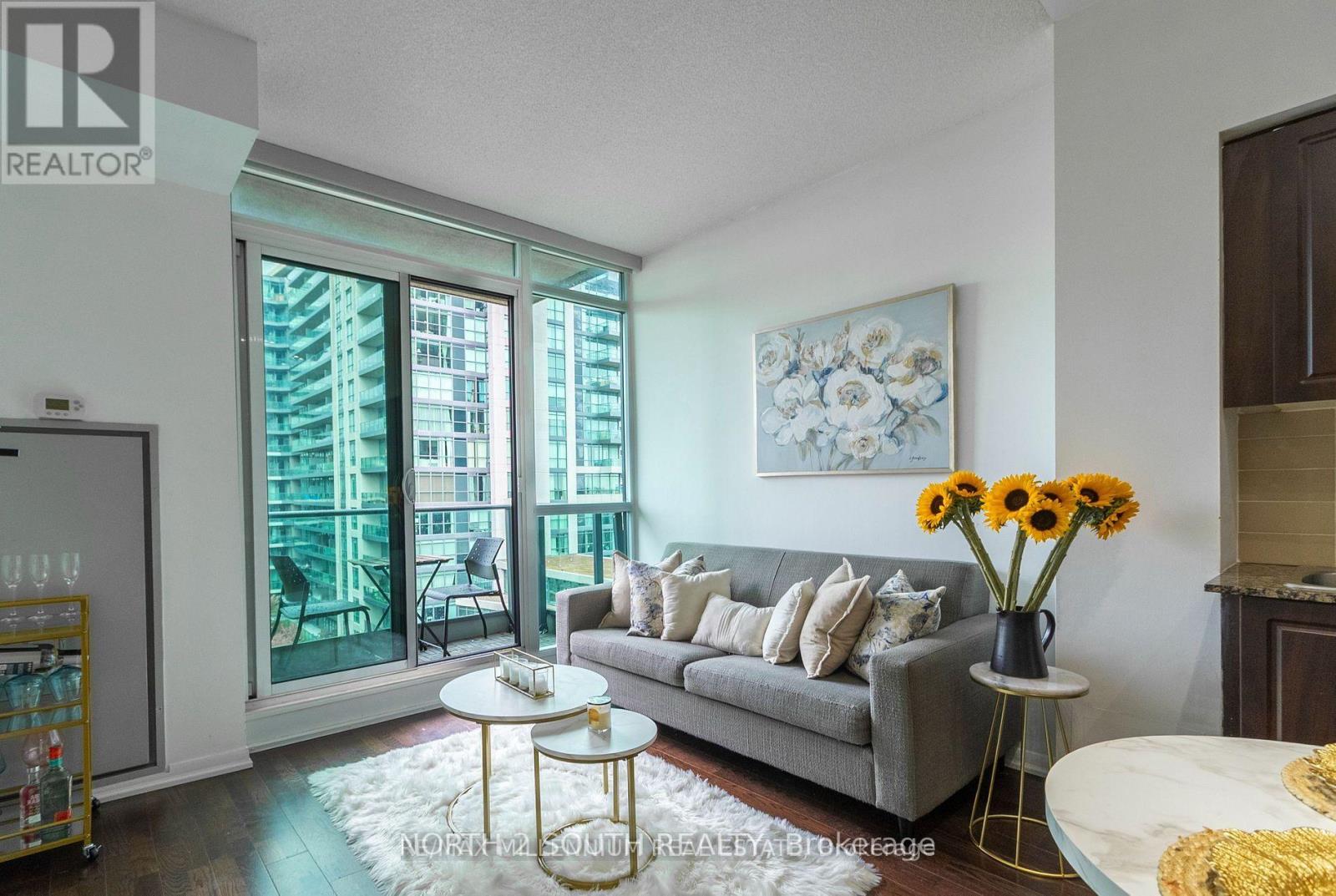 712 - 215 Fort York Boulevard, Toronto, Ontario  M5V 4A2 - Photo 4 - C12734998