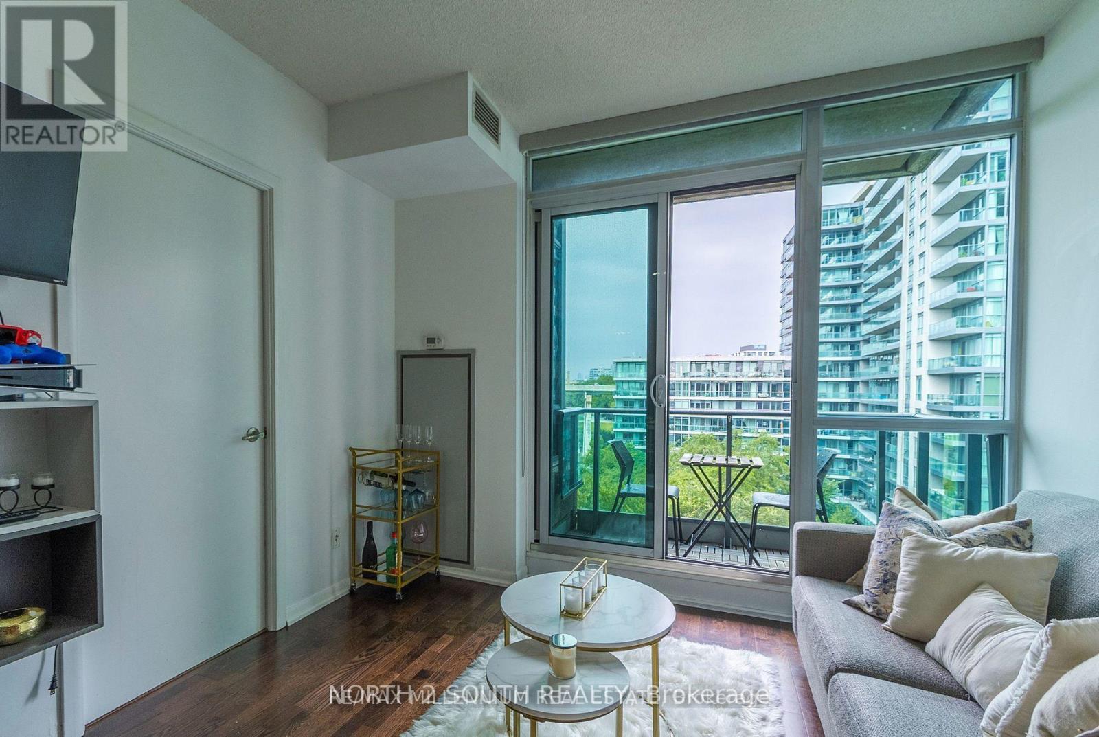 712 - 215 Fort York Boulevard, Toronto, Ontario  M5V 4A2 - Photo 5 - C12734998