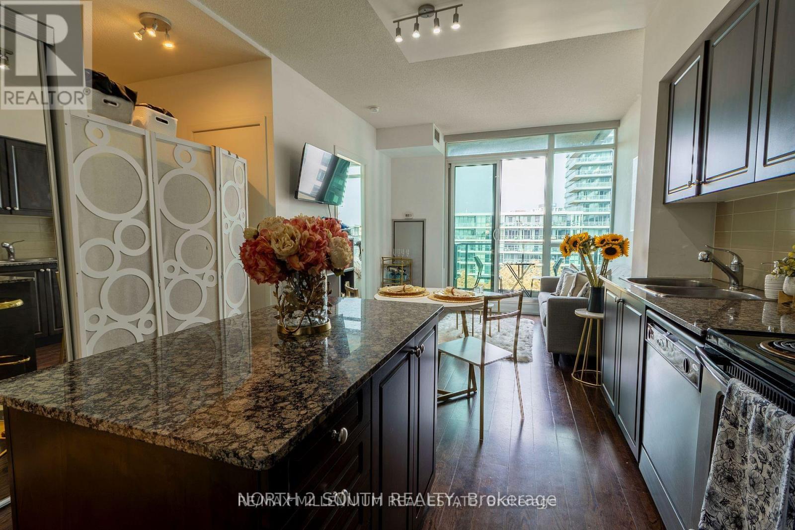 712 - 215 Fort York Boulevard, Toronto, Ontario  M5V 4A2 - Photo 9 - C12734998