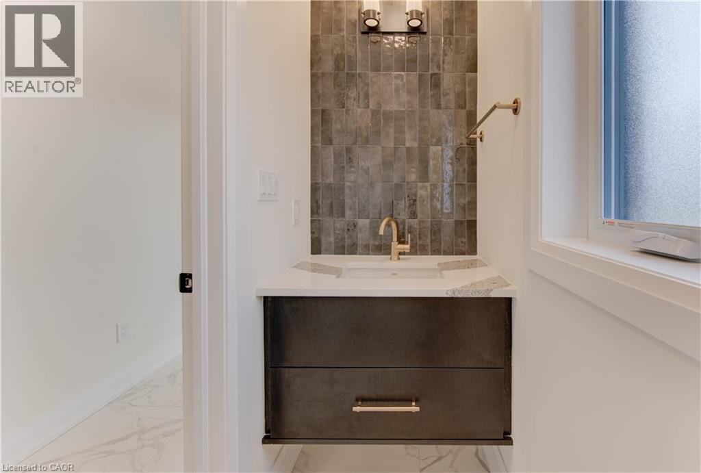 58 Jacob Detweiller Drive, Kitchener, Ontario  N2P 0K7 - Photo 4 - 40800826