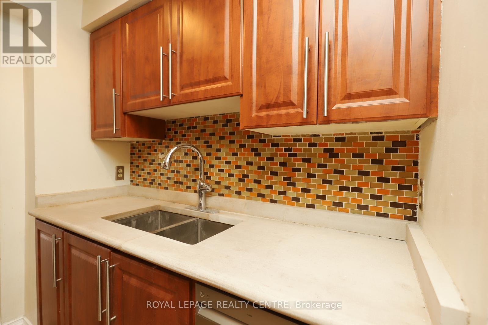 16 - 1021 Cedarglen Gate, Mississauga, Ontario  L5C 3A7 - Photo 14 - W12734876