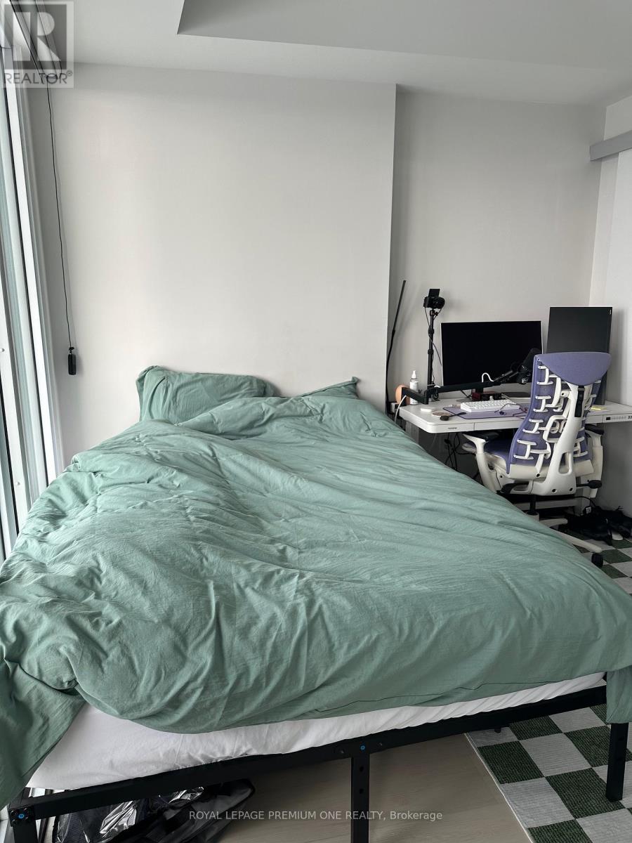 1606 - 3900 Confederation Parkway, Mississauga, Ontario  L5B 0M3 - Photo 5 - W12734994