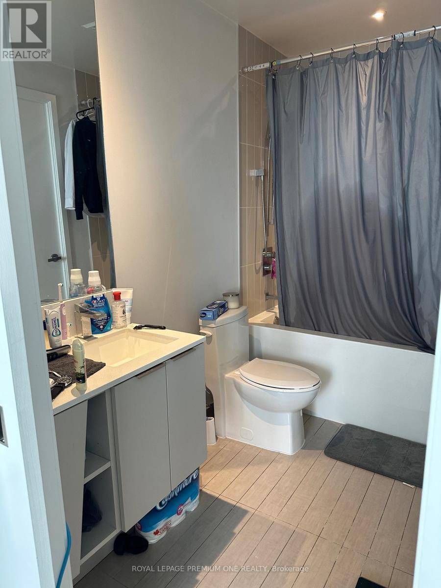 1606 - 3900 Confederation Parkway, Mississauga, Ontario  L5B 0M3 - Photo 7 - W12734994