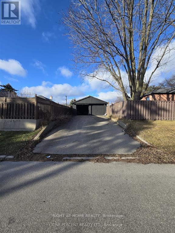 70 Bunnell Crescent, Toronto, Ontario  M3M 2C1 - Photo 24 - W12735036