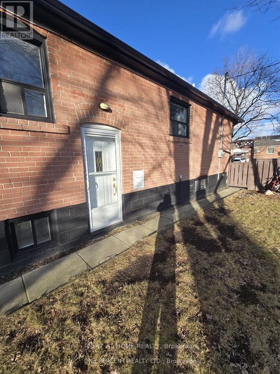 70 Bunnell Crescent, Toronto, Ontario  M3M 2C1 - Photo 25 - W12735036