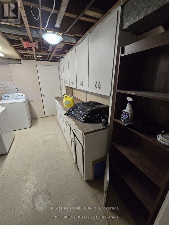 70 Bunnell Crescent, Toronto, Ontario  M3M 2C1 - Photo 3 - W12735036