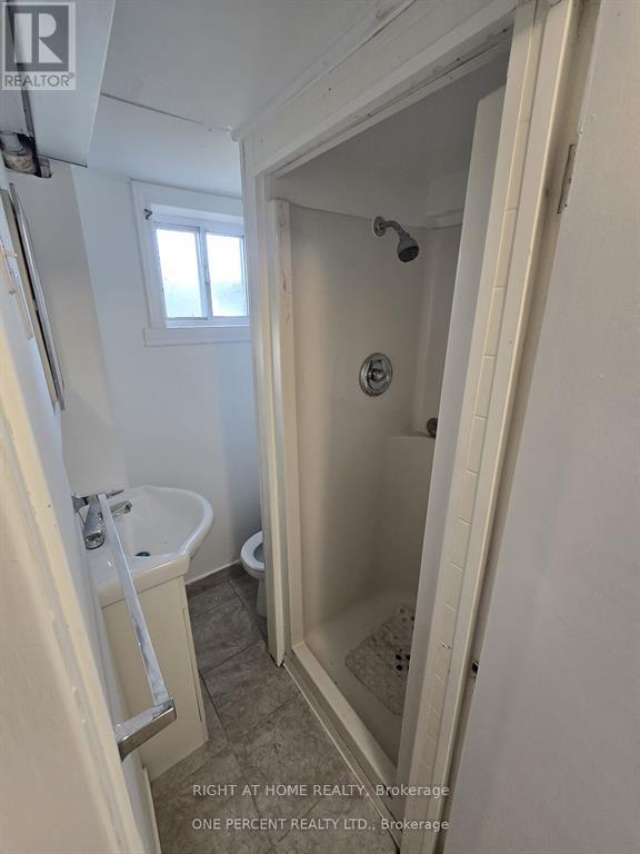 70 Bunnell Crescent, Toronto, Ontario  M3M 2C1 - Photo 4 - W12735036