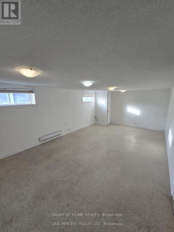 70 Bunnell Crescent, Toronto, Ontario  M3M 2C1 - Photo 5 - W12735036