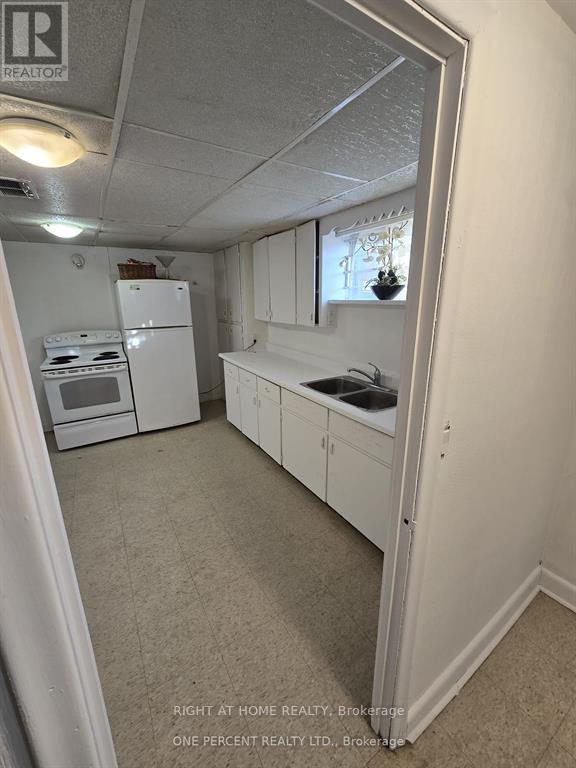 70 Bunnell Crescent, Toronto, Ontario  M3M 2C1 - Photo 8 - W12735036