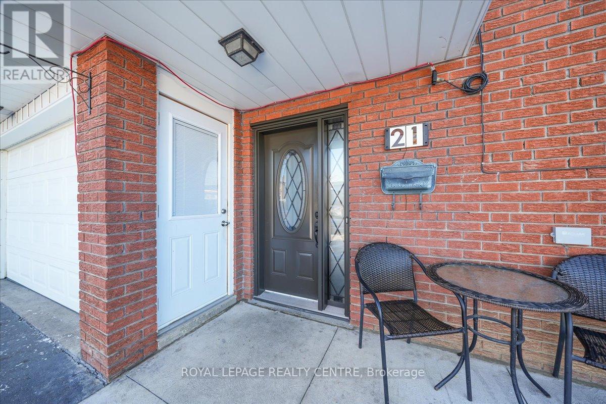 21 Pylon Place, Toronto, Ontario  M9W 2P3 - Photo 3 - W12735046