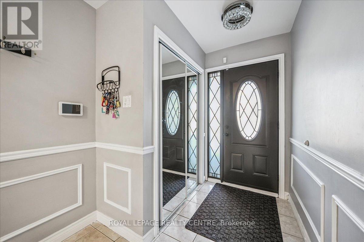 21 Pylon Place, Toronto, Ontario  M9W 2P3 - Photo 4 - W12735046