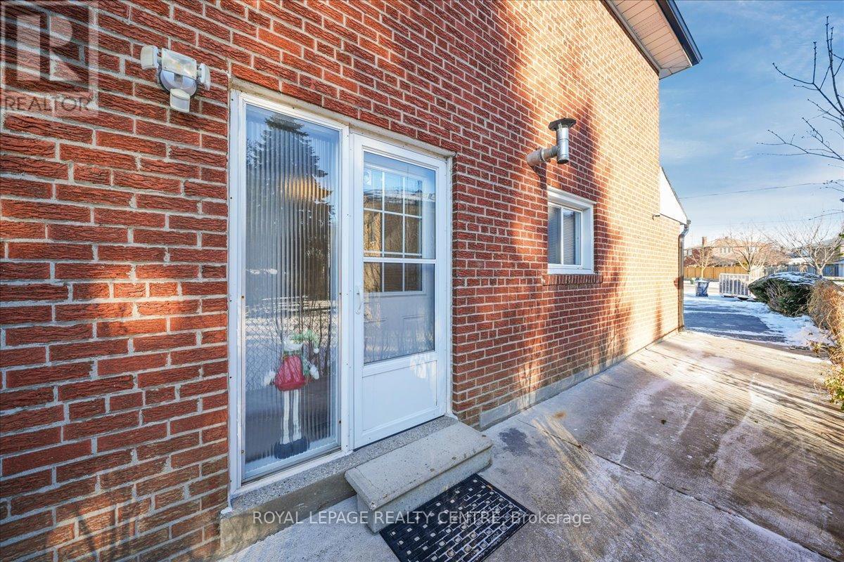 21 Pylon Place, Toronto, Ontario  M9W 2P3 - Photo 40 - W12735046