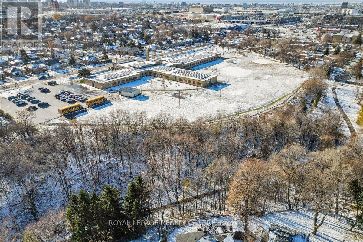 21 Pylon Place, Toronto, Ontario  M9W 2P3 - Photo 49 - W12735046