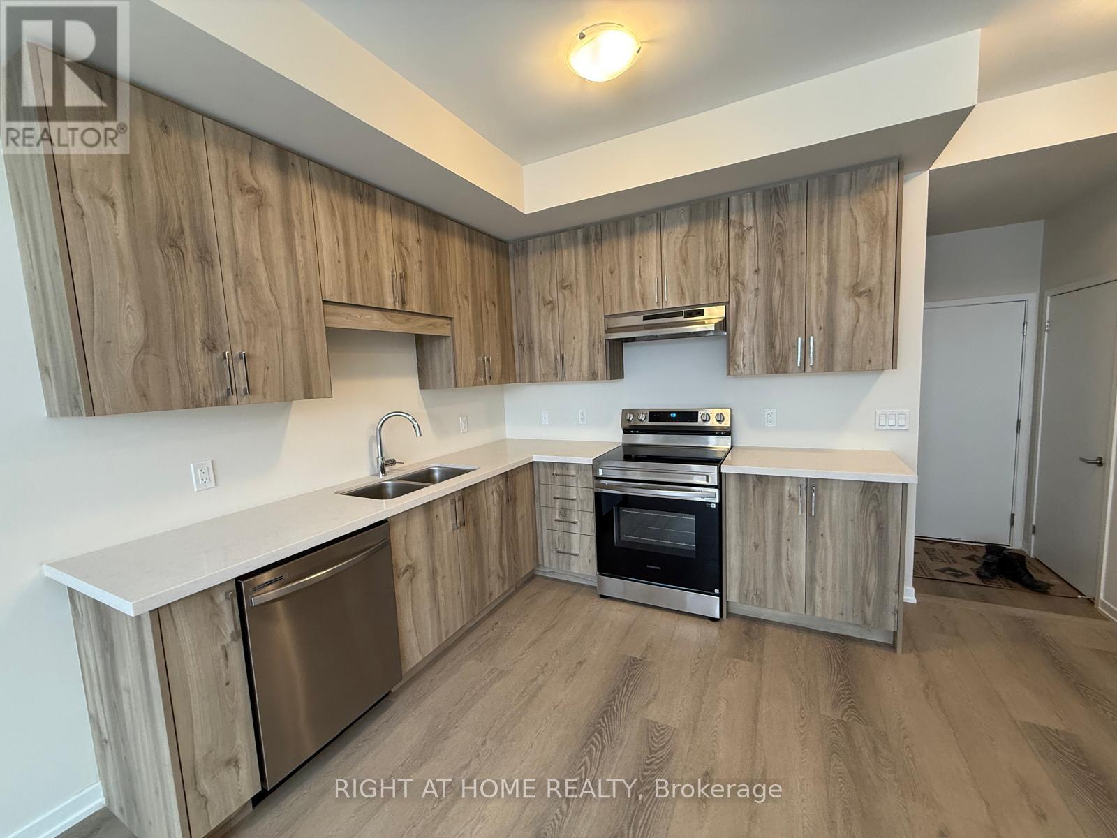 40 Kingbird Common, Cambridge, Ontario  N1R 5S2 - Photo 4 - X12734890