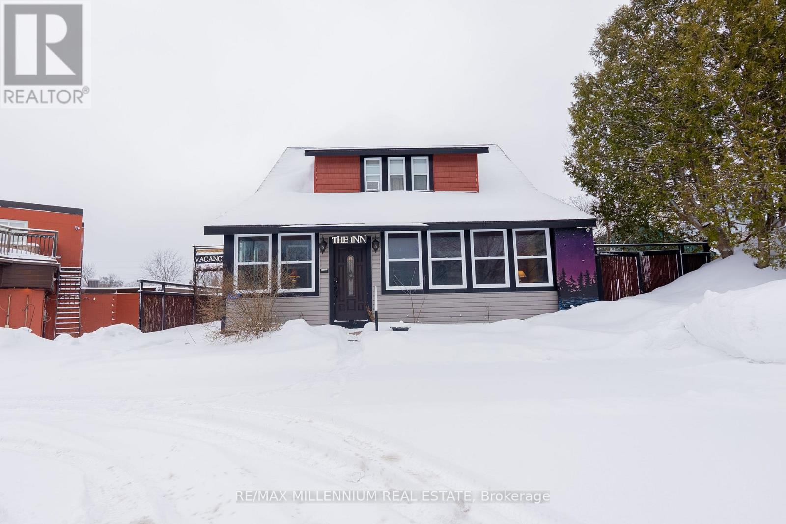 830 MUSKOKA ROAD S, Gravenhurst, Ontario