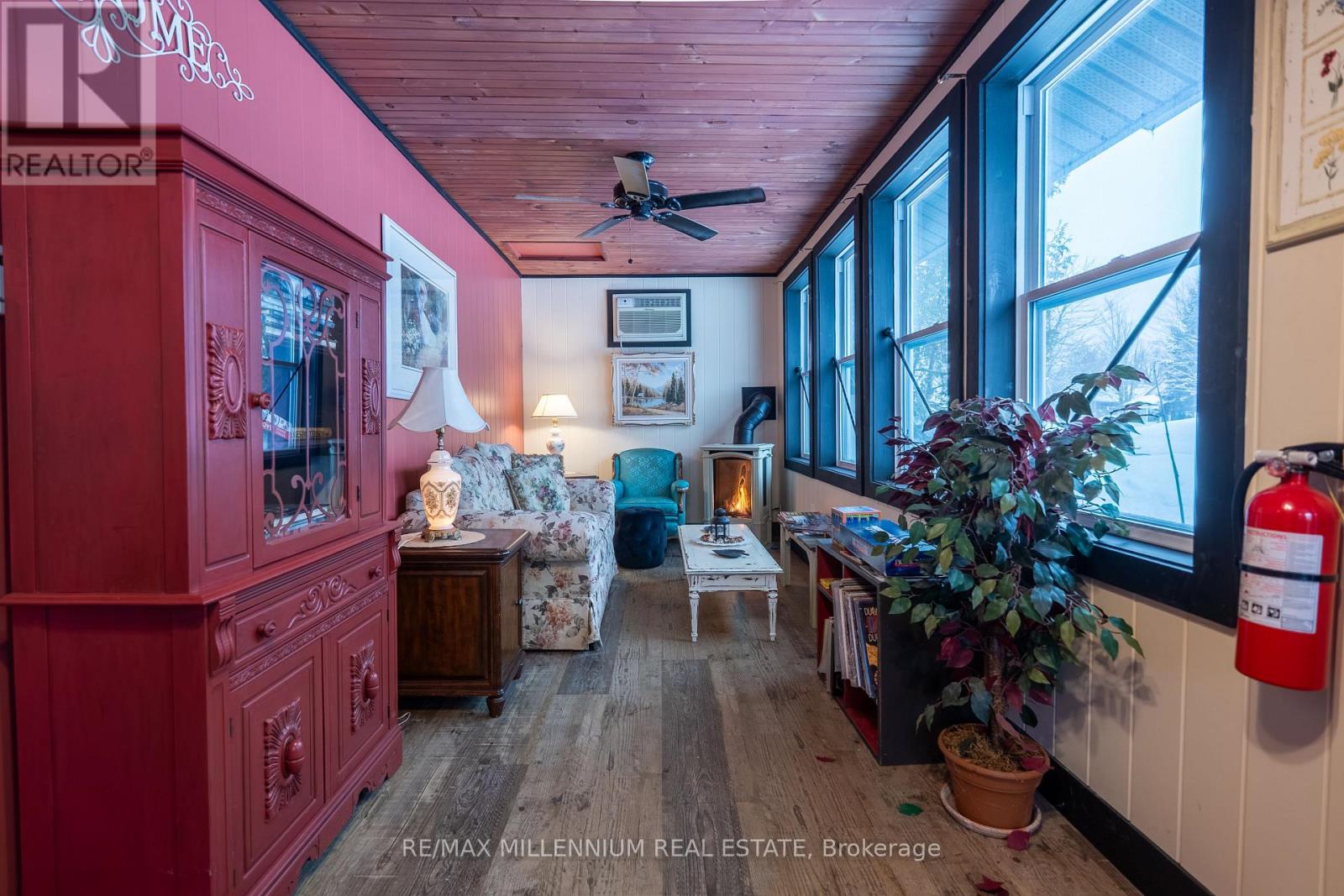 830 Muskoka Road S, Gravenhurst, Ontario  P1P 1K3 - Photo 4 - X12734918