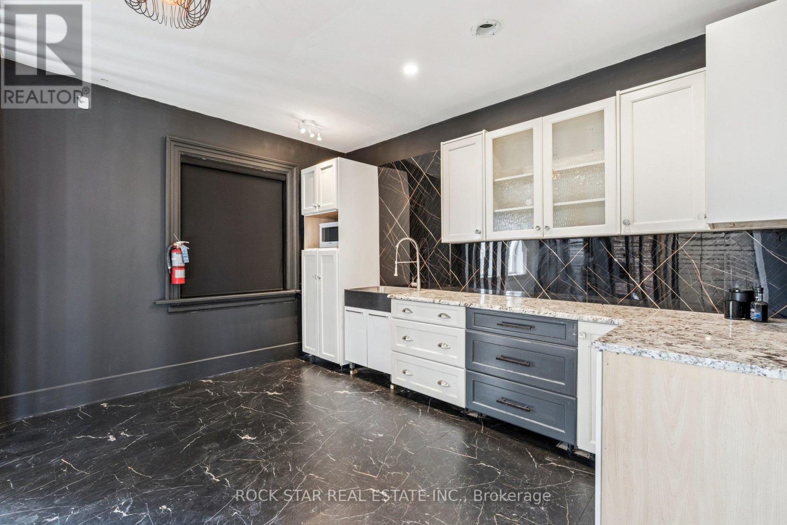 194-196 St. Paul Street, St. Catharines, Ontario  L2R 3M2 - Photo 17 - X12735018