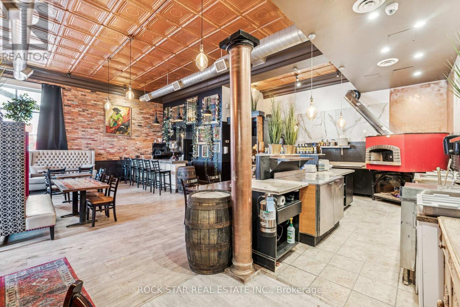 194-196 St. Paul Street, St. Catharines, Ontario  L2R 3M2 - Photo 3 - X12735018