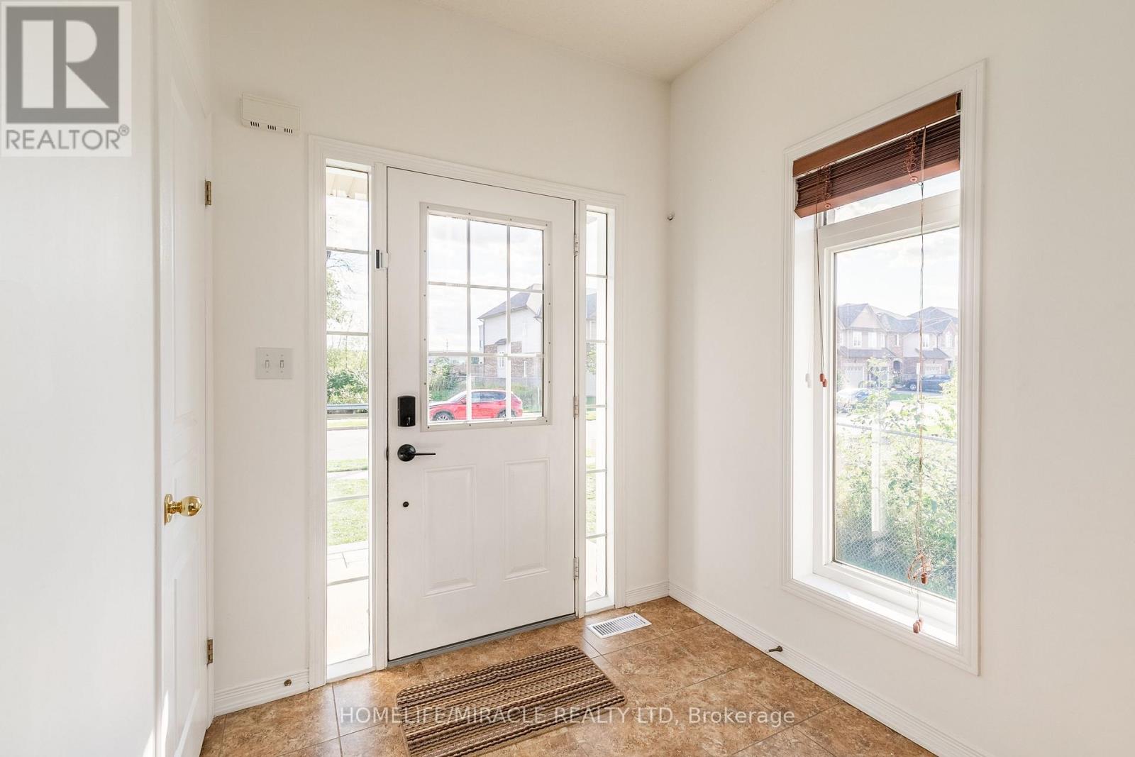 51 Palacebeach Trail, Hamilton, Ontario  L8E 0B9 - Photo 5 - X12735026