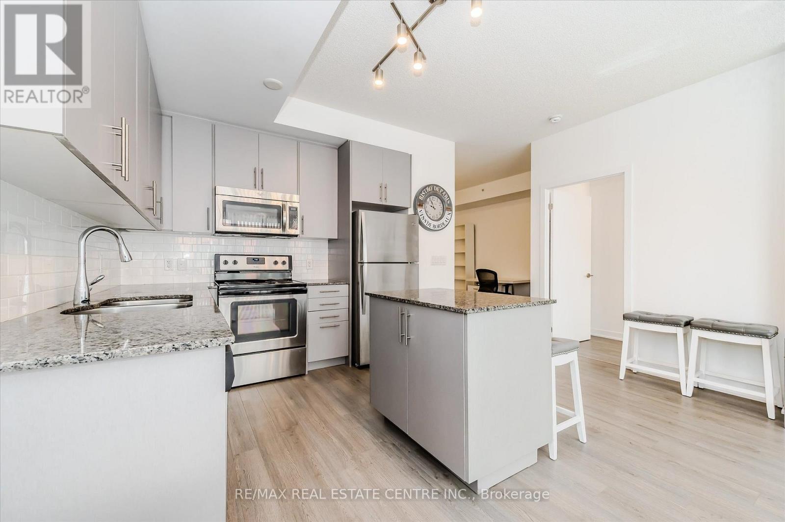 213 - 85 Duke Street W, Kitchener, Ontario  N2H 0B7 - Photo 11 - X12735068