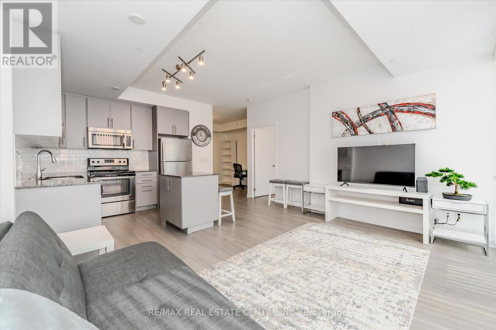 213 - 85 Duke Street W, Kitchener, Ontario  N2H 0B7 - Photo 12 - X12735068