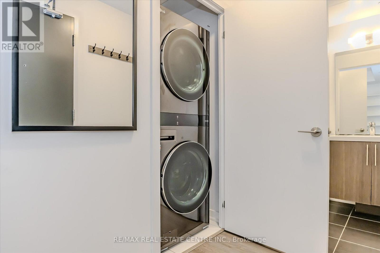 213 - 85 Duke Street W, Kitchener, Ontario  N2H 0B7 - Photo 17 - X12735068