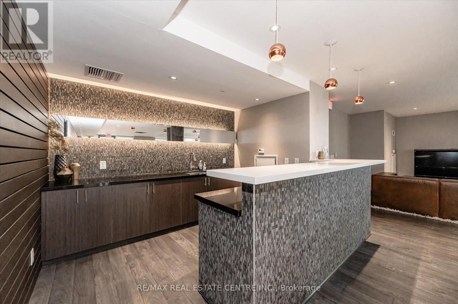 213 - 85 Duke Street W, Kitchener, Ontario  N2H 0B7 - Photo 26 - X12735068