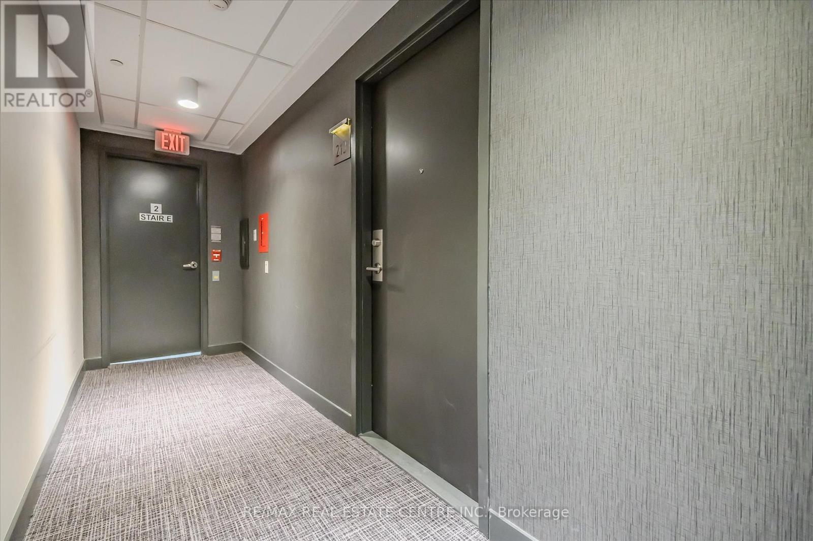 213 - 85 Duke Street W, Kitchener, Ontario  N2H 0B7 - Photo 4 - X12735068