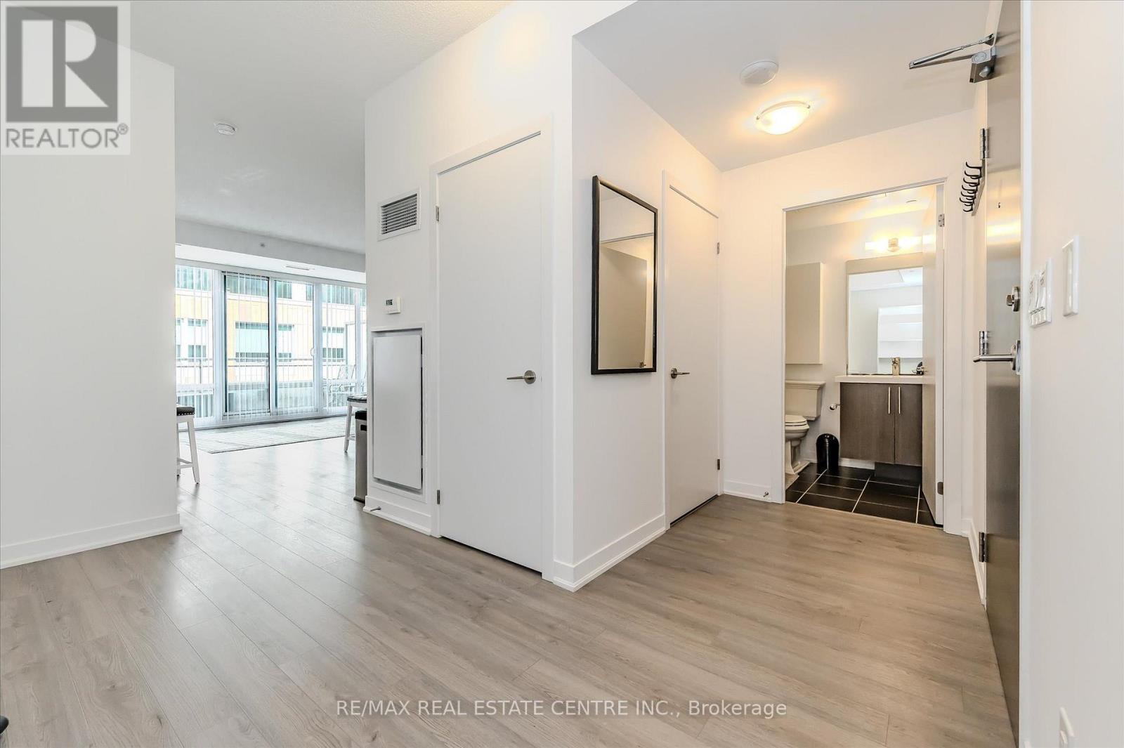 213 - 85 Duke Street W, Kitchener, Ontario  N2H 0B7 - Photo 8 - X12735068