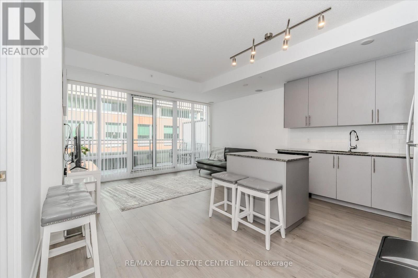 213 - 85 Duke Street W, Kitchener, Ontario  N2H 0B7 - Photo 9 - X12735068