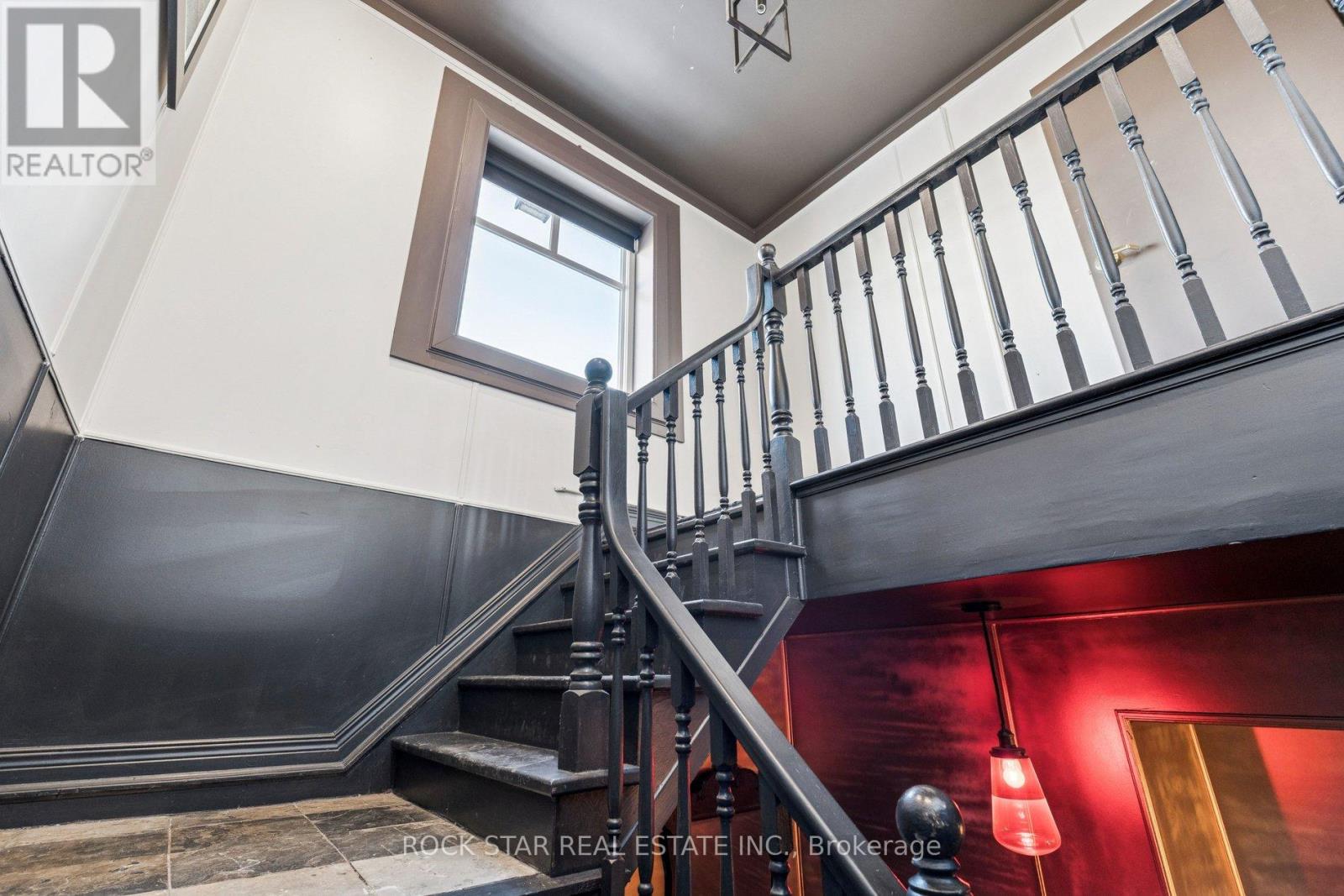 194-196 St. Paul Street, St. Catharines, Ontario  L2R 3M2 - Photo 10 - X12735136