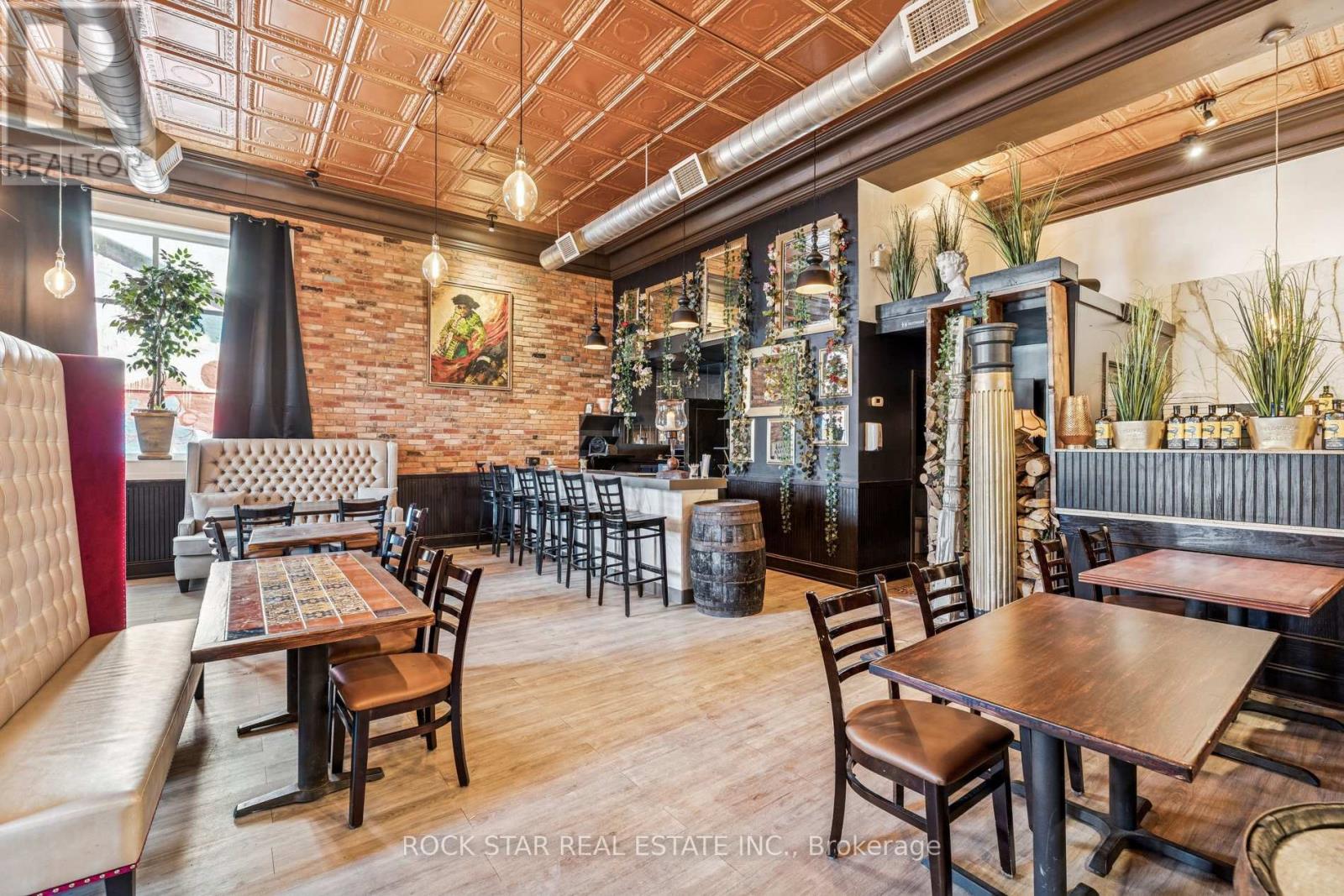 194-196 St. Paul Street, St. Catharines, Ontario  L2R 3M2 - Photo 2 - X12735136