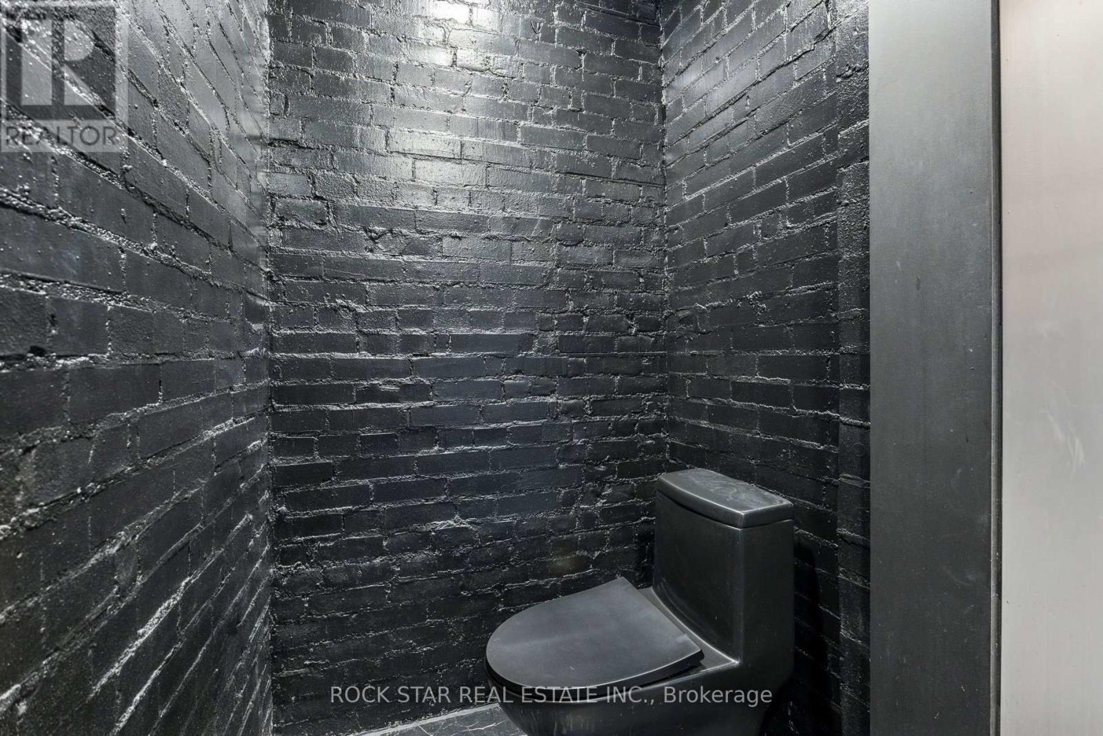 194-196 St. Paul Street, St. Catharines, Ontario  L2R 3M2 - Photo 21 - X12735136