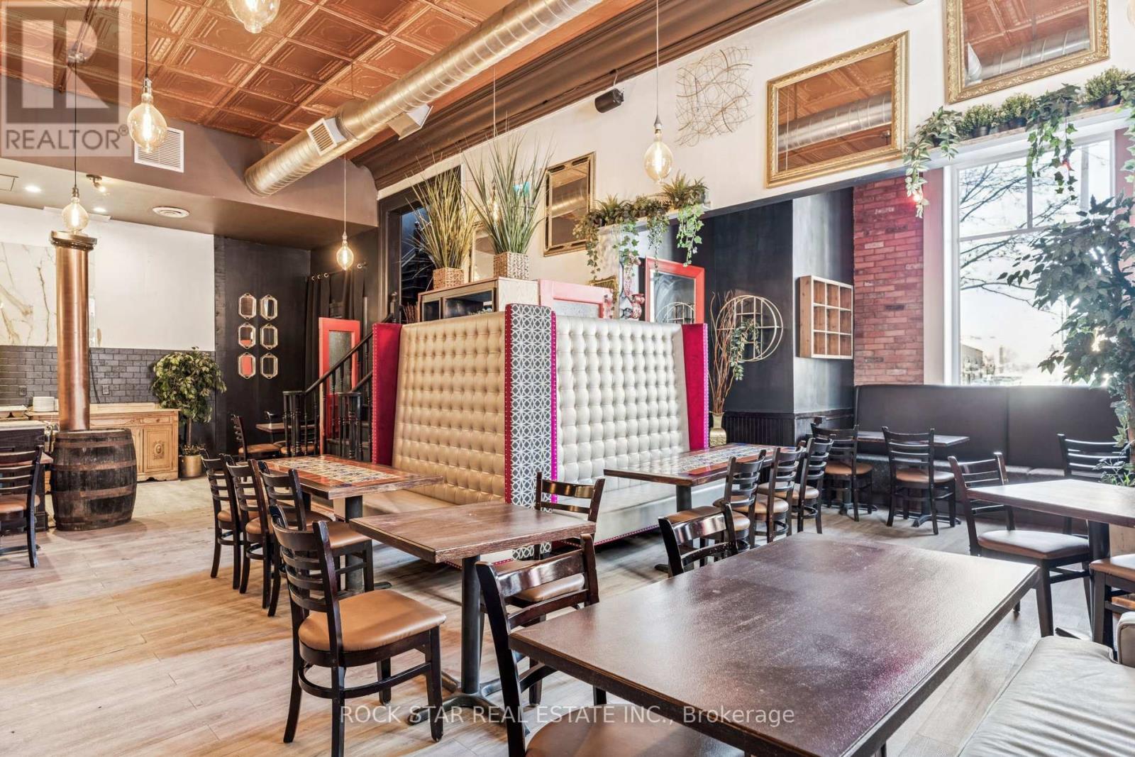 194-196 St. Paul Street, St. Catharines, Ontario  L2R 3M2 - Photo 5 - X12735136