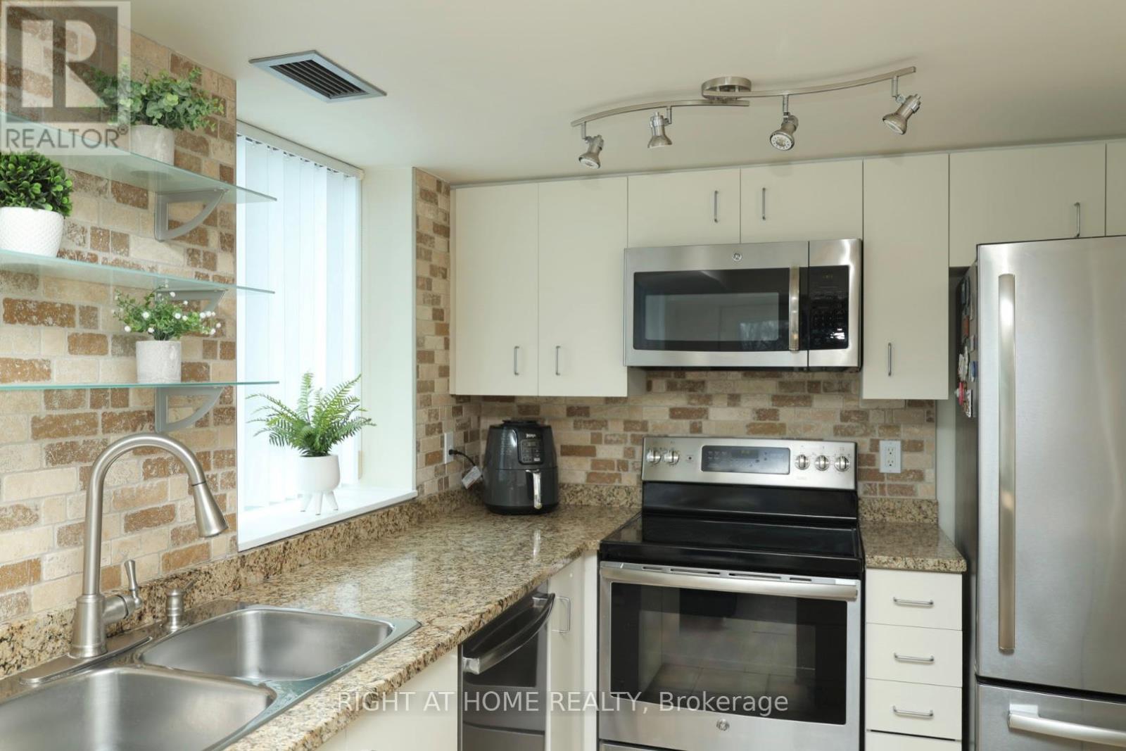 503 - 2565 ERIN CENTRE BOULEVARD, Mississauga, Ontario