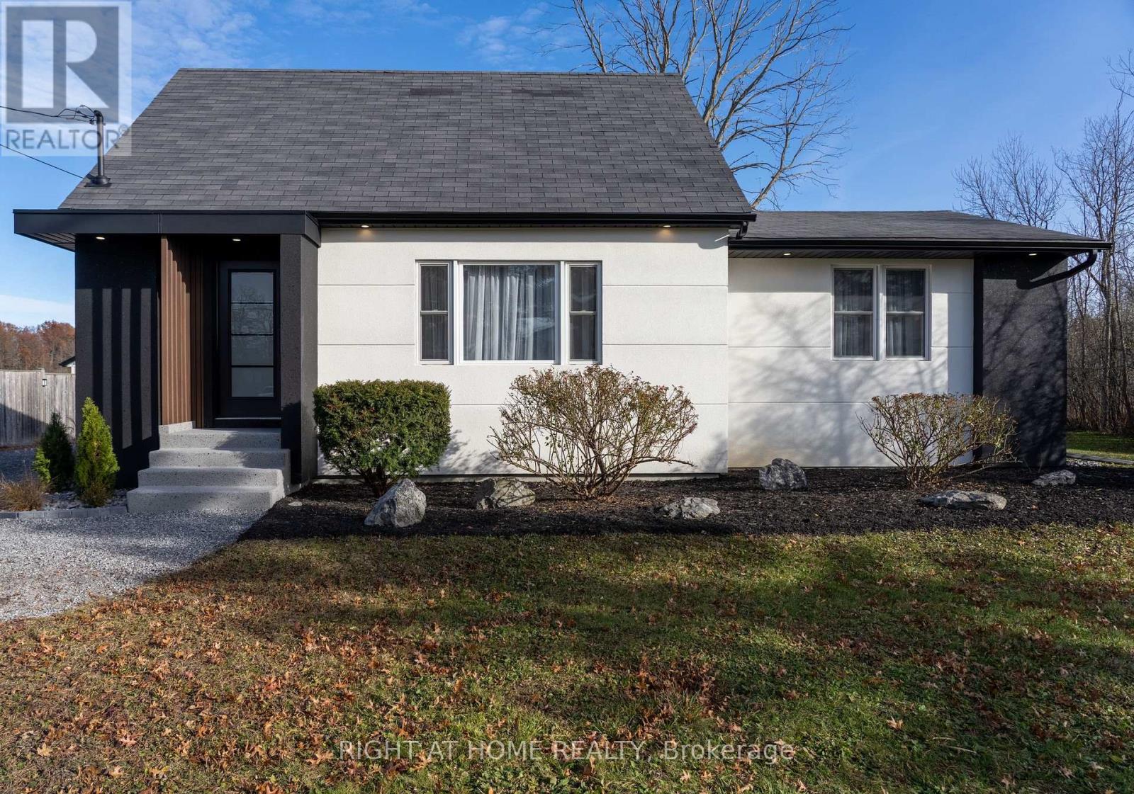 1234 Spears Road, Fort Erie, Ontario  L2A 4N3 - Photo 2 - X12694156