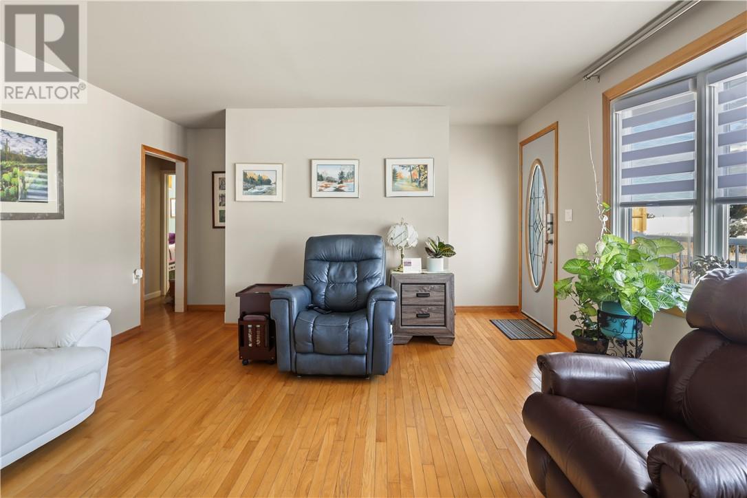 53 Walcot Street, Little Current, Ontario  P0P 1K0 - Photo 10 - 2126239