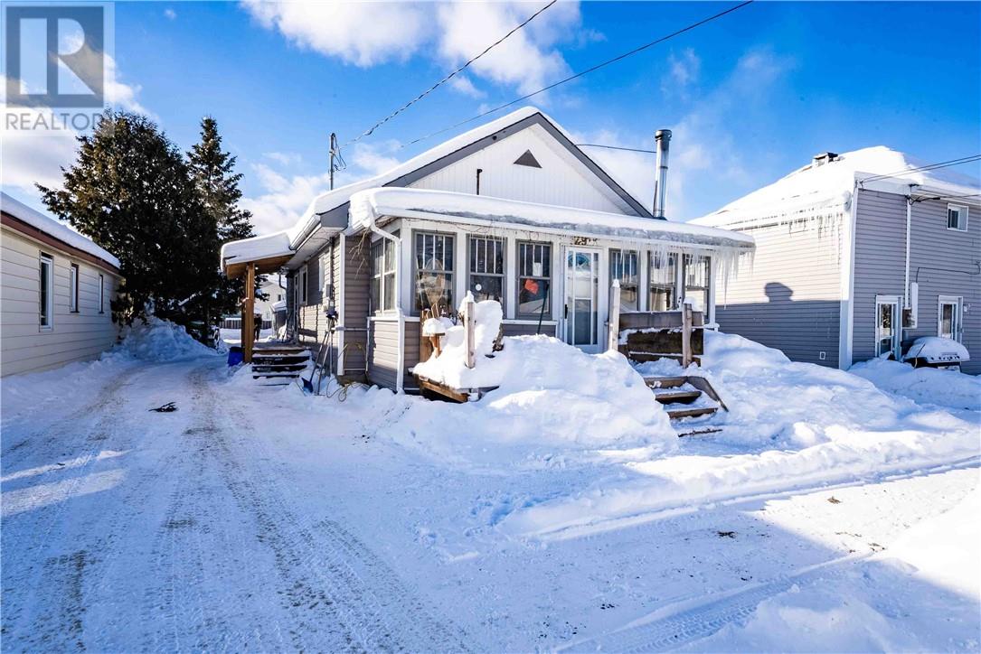 29 Kelly Street, Capreol, Ontario  P0M 1H0 - Photo 1 - 2126164
