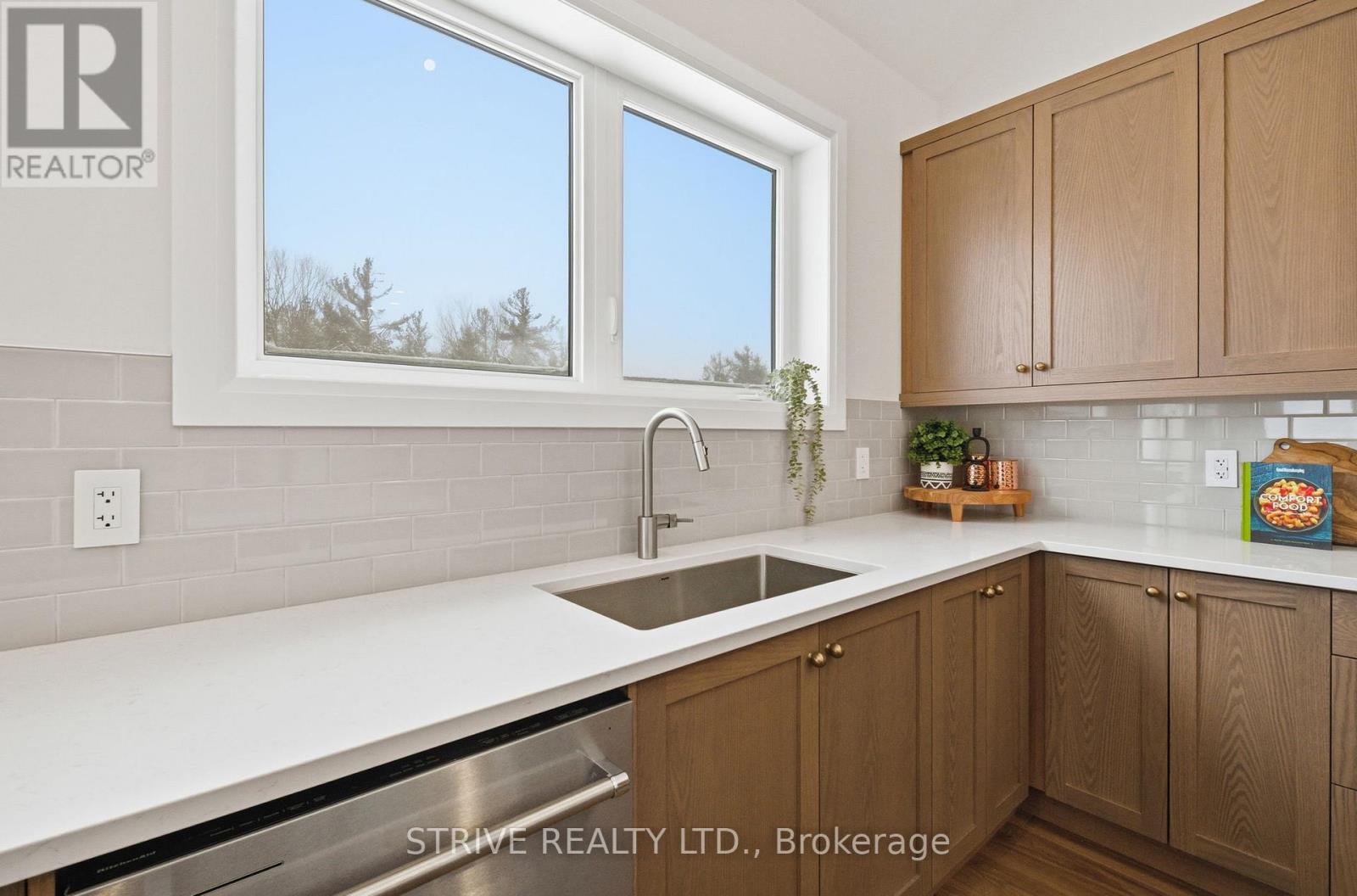 29 Northland Court, Oro-Medonte (Craighurst), Ontario  L9J 1C4 - Photo 12 - S12735270